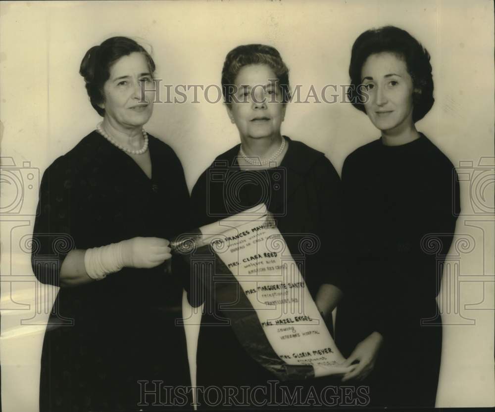 1962 Press Photo Mrs. Thomas Prince honored by Social Welfare Planning Council - Historic Images