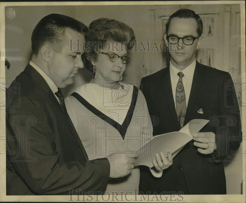 Load image into Gallery viewer, 1967 Press Photo Ray Ashworth, Dora Huston, Dennis Popp, in Louisiana
