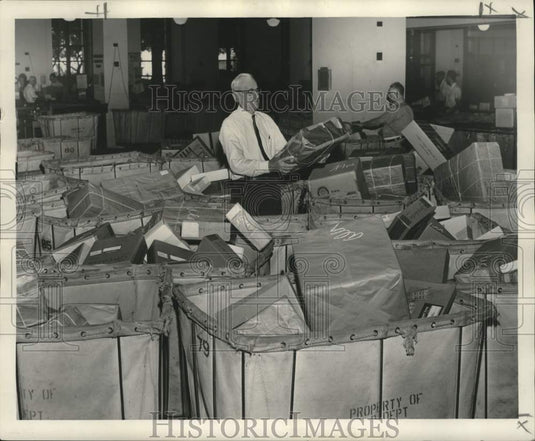 1961 Press Photo Postal Service - Edward Bowman and Packages - noc09233