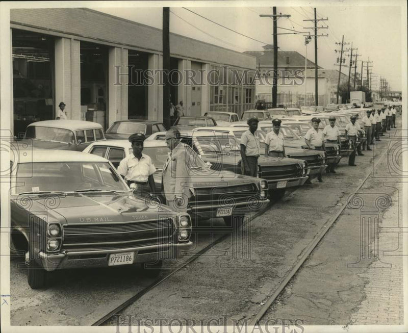 Load image into Gallery viewer, 1967 Press Photo New Orleans Post Office Sedans - noc09234

