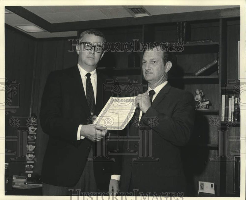 Load image into Gallery viewer, 1969 Press Photo J.R. Picard, Russell Elliott, Hancock County, Mississippi
