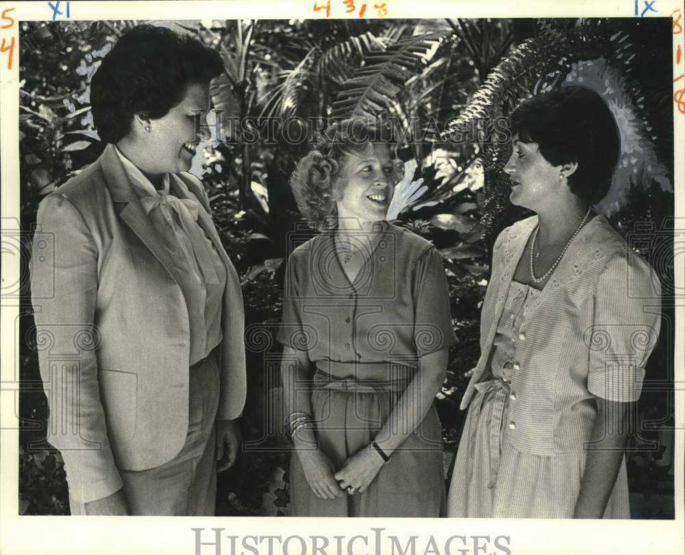 1983 Press Photo Mrs. Cecil Picard, Mrs. Oswald Decuir, Mrs. Bill Atkins- Historic Images