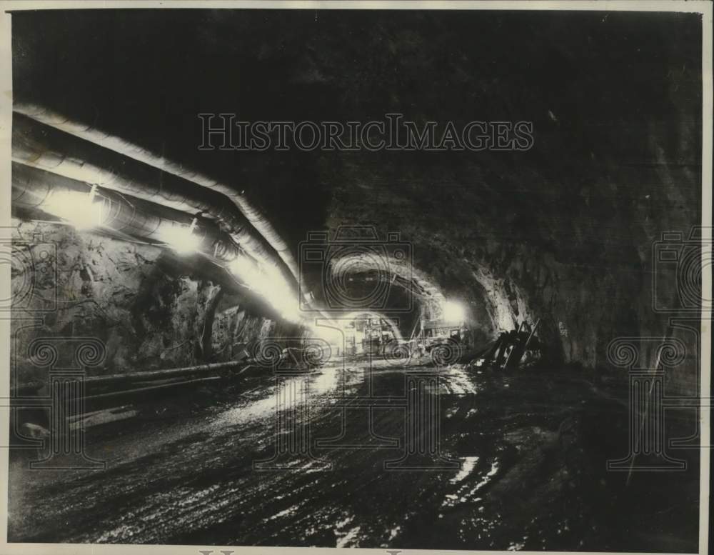 1962 Press Photo Underground glare of floodlights - dust, muck and explosives