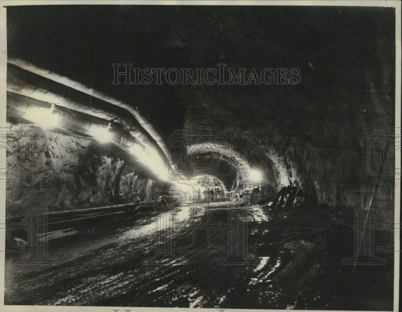 Load image into Gallery viewer, 1962 Press Photo Underground glare of floodlights - dust, muck and explosives
