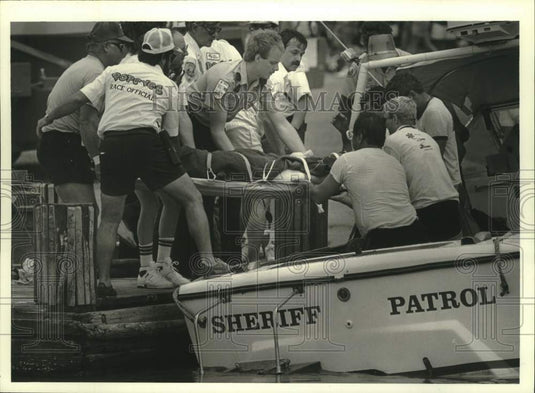 1987 Press Photo Injured Popeye's Boat Race driver transported to hospital- Historic Images