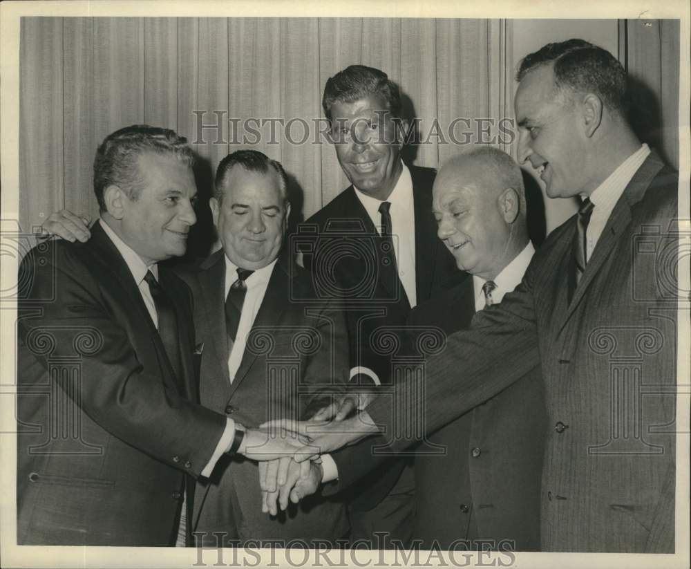 1966 Press Photo Old Time Loyola Boxers meeting at Dana Center in Loyola