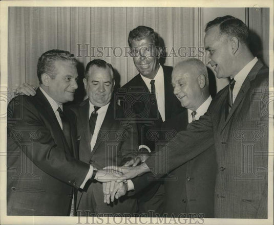 1966 Press Photo Old Time Loyola Boxers meeting at Dana Center in Loyola