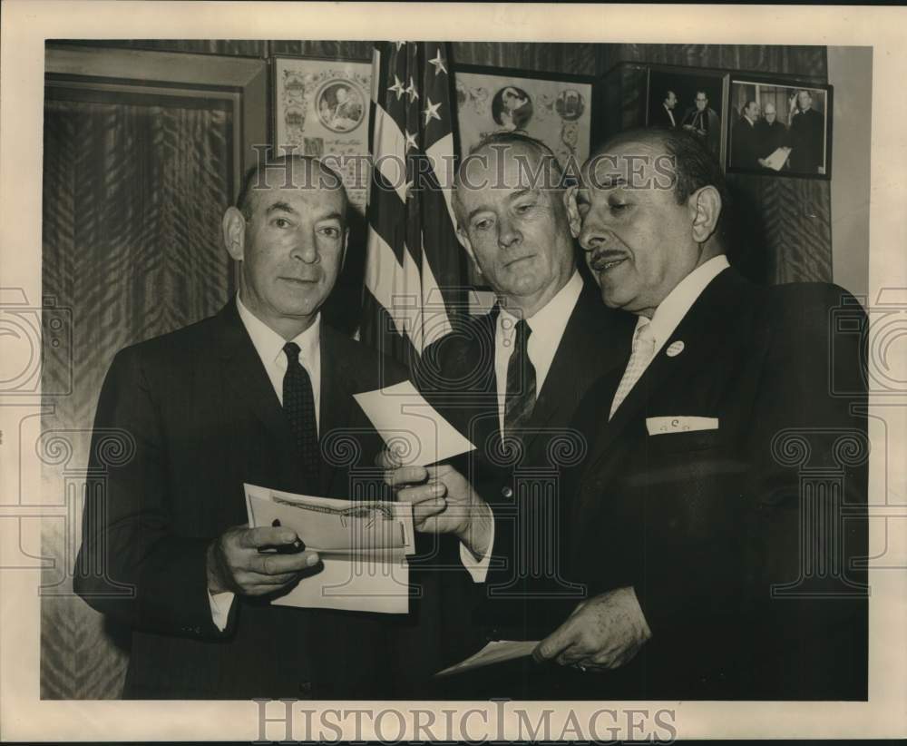 1965 Press Photo New Orleans Symphony - J. Freyhan Odenheimer and Officials- Historic Images