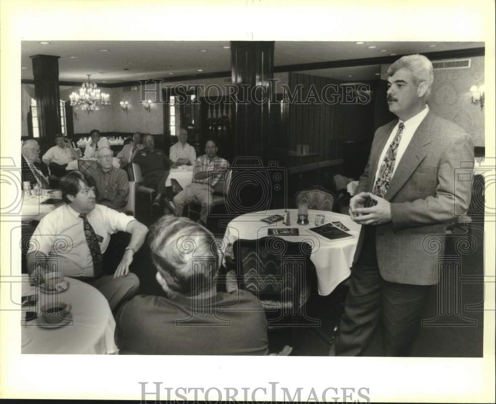 1995 Press Photo Kenner North Kiwanis Club - Michael A. Ranatza at Meeting- Historic Images