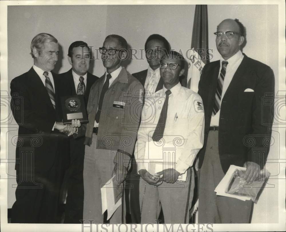 1973 Press Photo Safety Awards Recipient at the Post Office at 701 Loyola Avenue- Historic Images