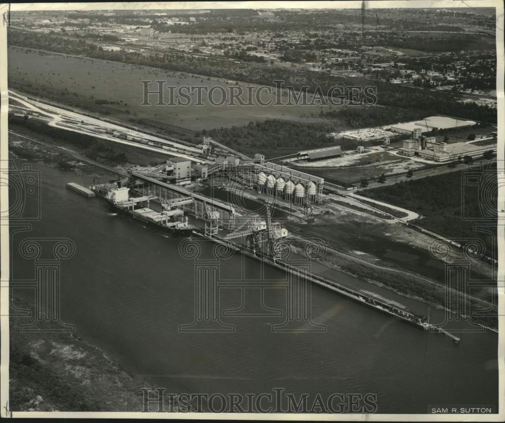 1980 Press Photo Aerial view of the New Orleans' Public Bulk Terminal