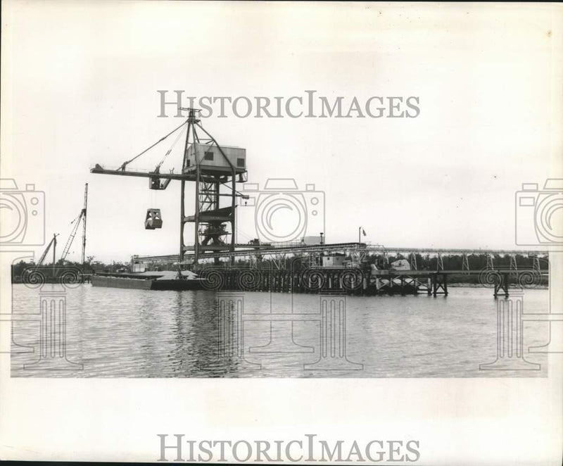 Load image into Gallery viewer, 1964 Press Photo Public Bulk Handling Plant at New Orleans - noc10059
