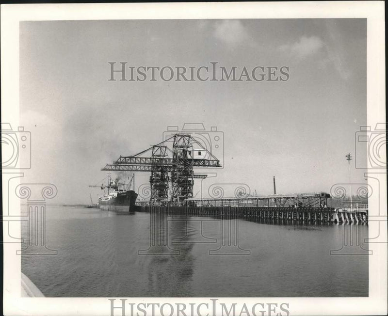 Load image into Gallery viewer, 1965 Press Photo Bulk Terminal - noc10061
