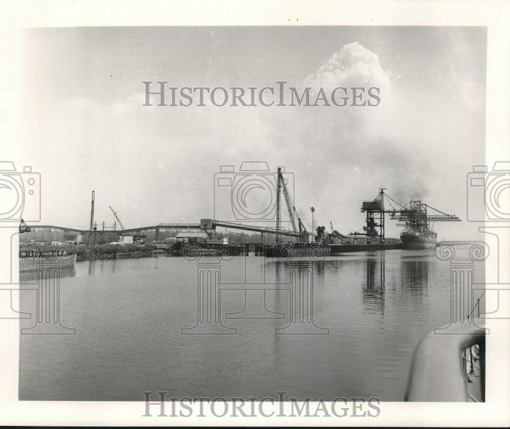 1965 Press Photo Ships entering the Bulk Terminal - noc10064