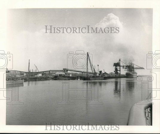 1965 Press Photo Ships entering the Bulk Terminal - noc10064
