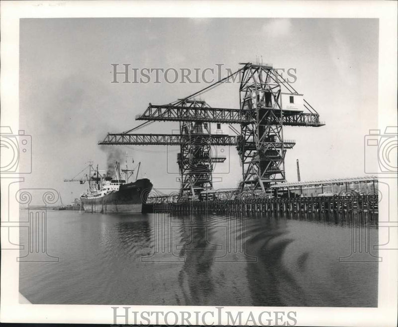 Load image into Gallery viewer, 1969 Press Photo A view of Bulk Terminal - noc10067
