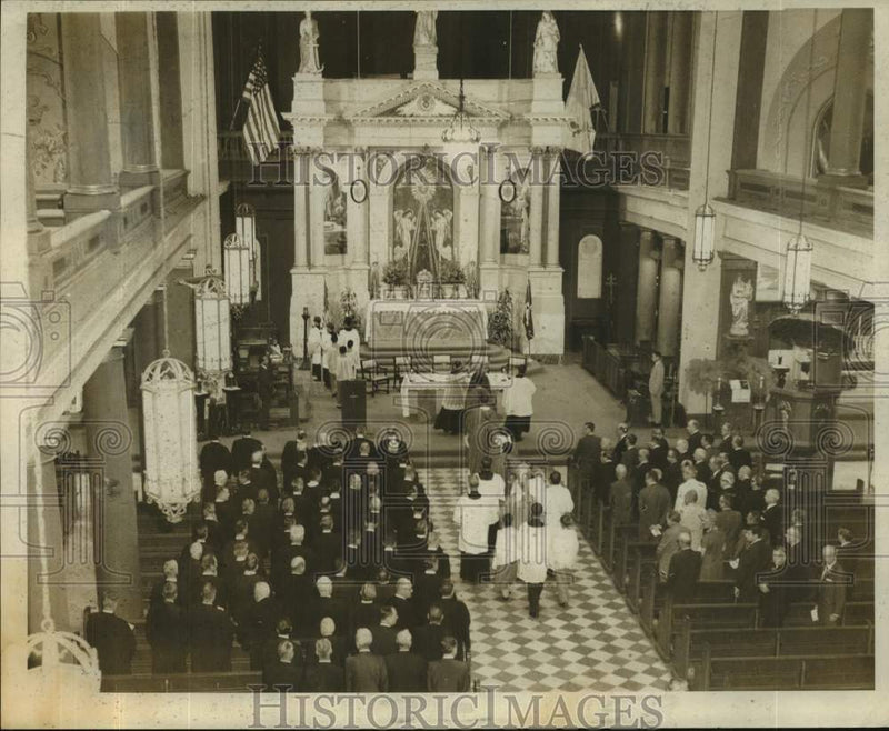 Load image into Gallery viewer, 1968 Press Photo Red Mass at St. Louis Cathedral by Archbishop Philip M. Hannan
