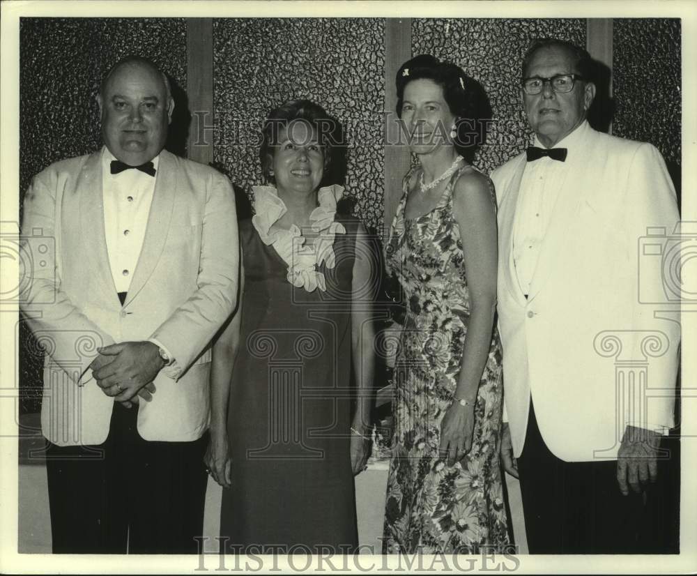 1969 Press Photo Mr. and Mrs. Stanley W. Ray Jr., company at an event