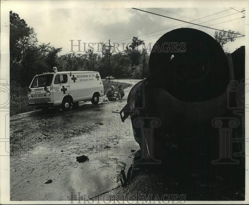 Load image into Gallery viewer, 1968 Press Photo Sulphur Truck overturned on Woodland Highway- Red Cross Rescue
