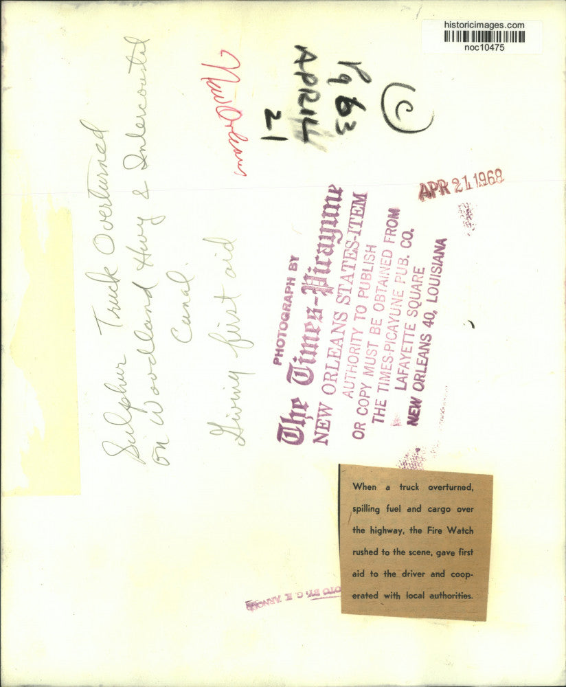 1968 Press Photo Sulphur Truck overturned on Woodland Highway- Red Cross Rescue