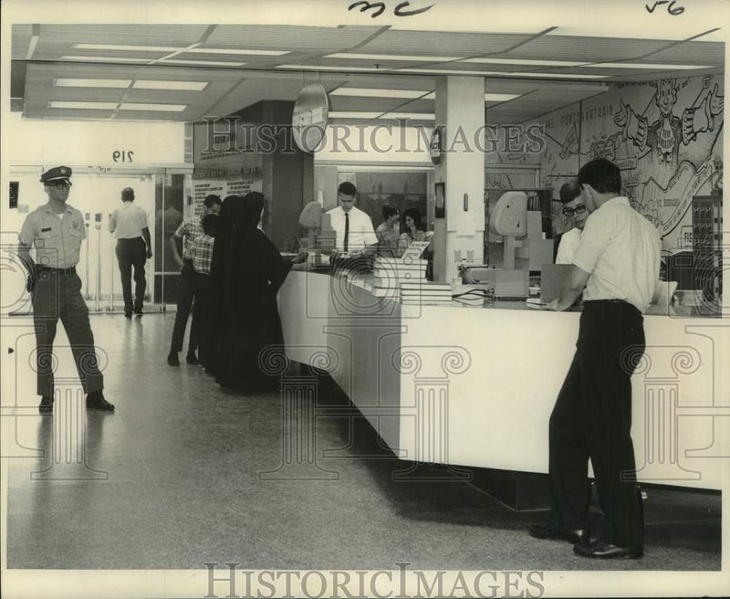 Load image into Gallery viewer, 1967 Press Photo Guards in Library lobby deters would-be book thieves
