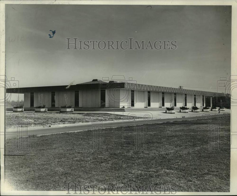 Load image into Gallery viewer, 1966 Press Photo New Orleans Public Library - Algiers Branch - noc10551
