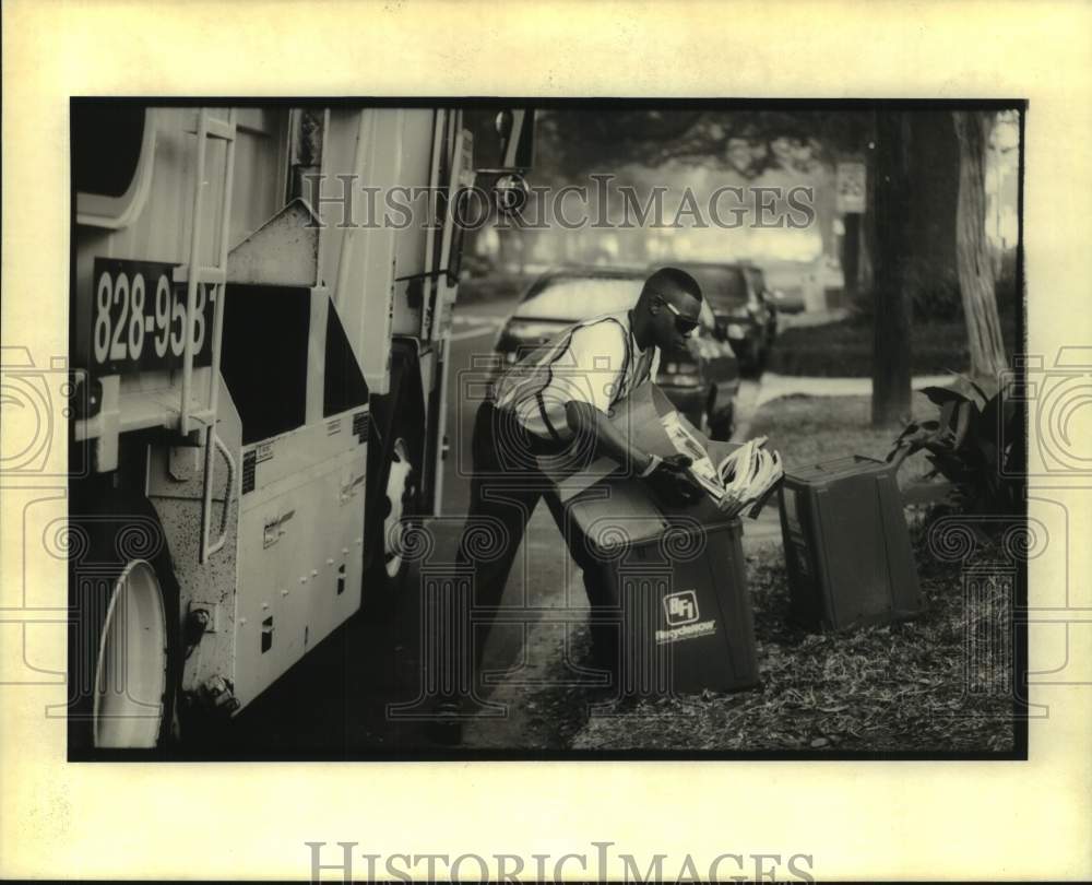 1996 Press Photo Albert Van Leeuwaarde picks up recyclables on Bienville Street - Historic Images