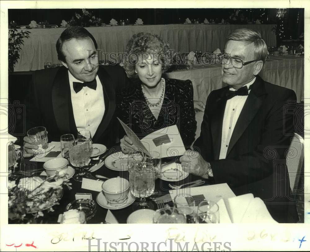 1989 Press Photo Dr. Richard and Joan Akin and Dr. Jack Rayson of LSU Dentistry - Historic Images