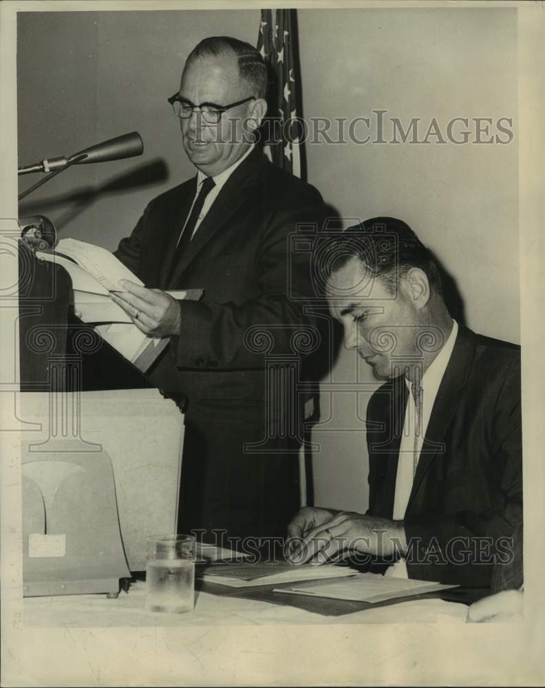 Load image into Gallery viewer, 1966 Press Photo John Rankin &amp; Thomas H. Hardy at Opening of Bids for Oil Lands
