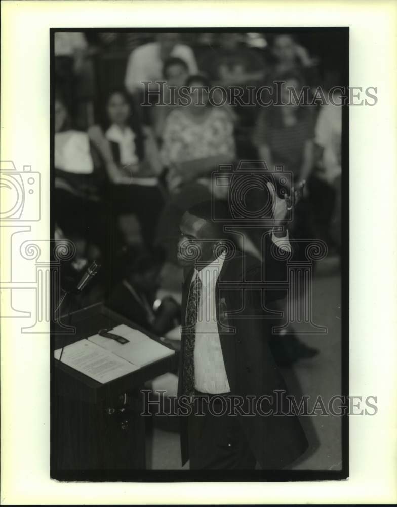 1994 Press Photo FBI Special Agent Speaks to L. W. Higgins High About Drugs- Historic Images