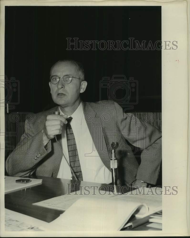 1960 Press Photo Paul Ristroph attending a budget hearing at City Hall - Historic Images