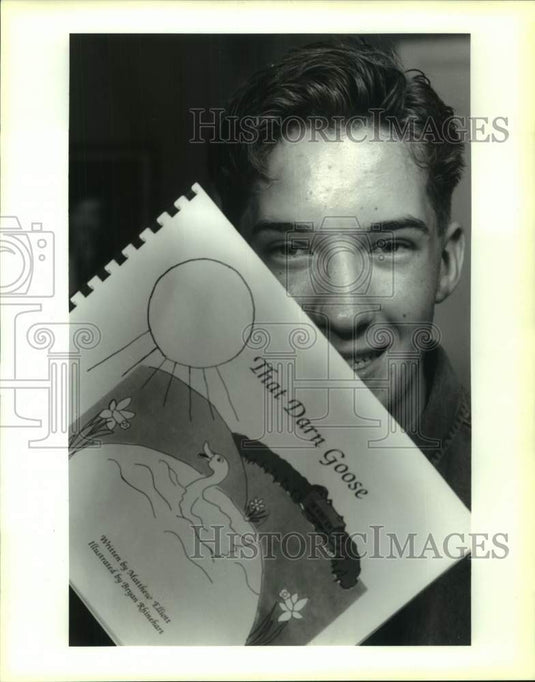 1993 Press Photo Bryan Rhinehart, Illustrator for the book "The Darn Goose" - Historic Images