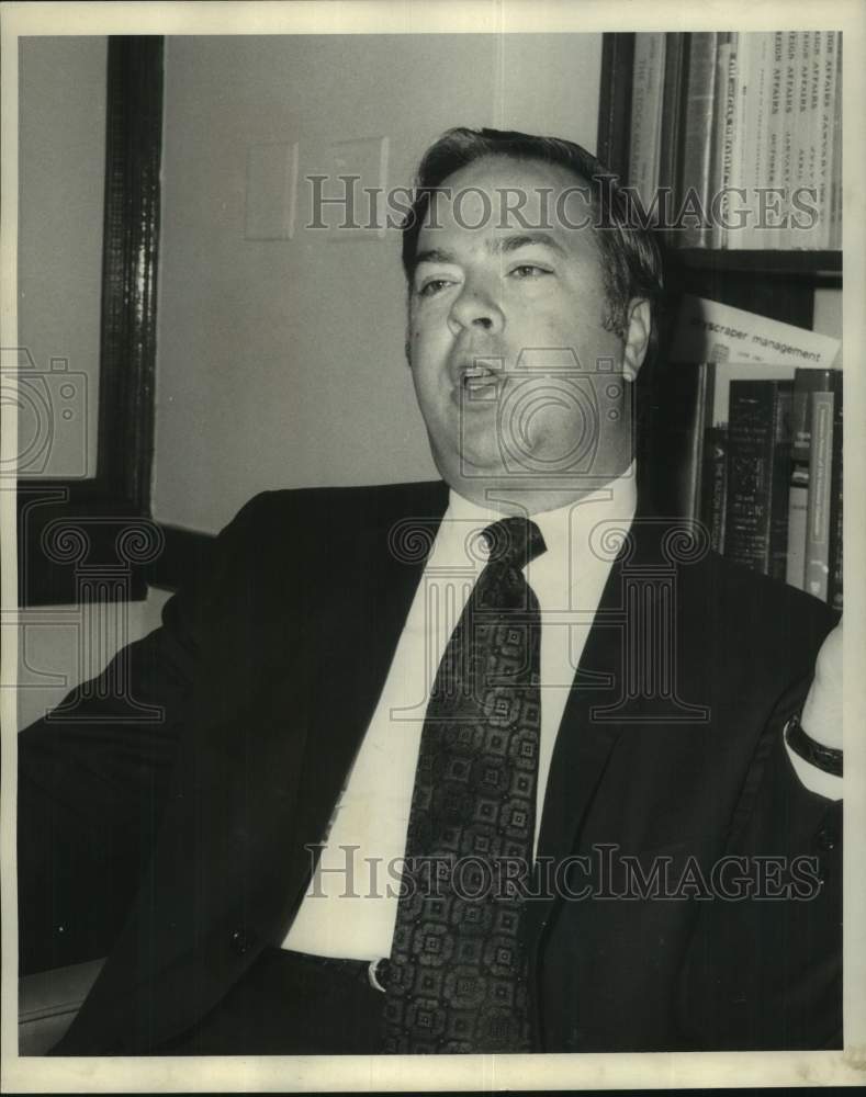 1968 Press Photo Economist Dr. Pierre Rinfret speaks in Louisiana - noc11155