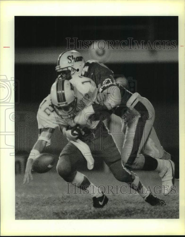 1989 Press Photo Shaw's Pat Riley hits Rummer quarterback Brad Buckle ...
