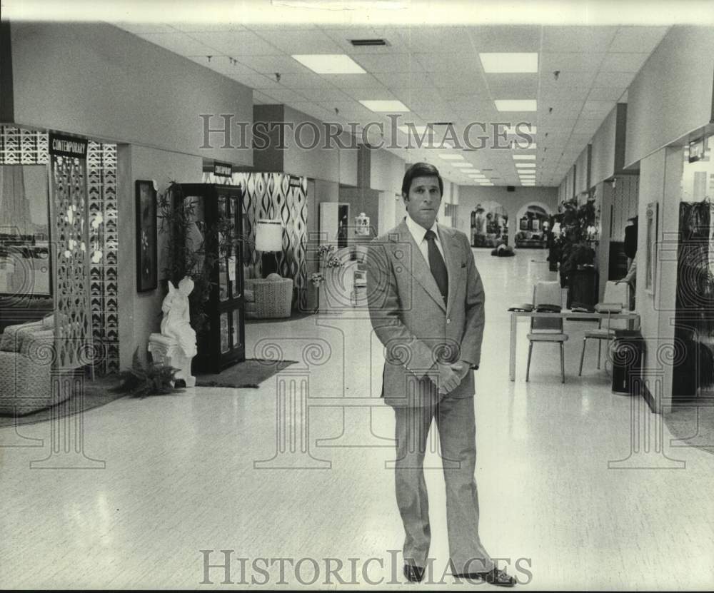 1976 Press Photo Lou Rippner at Compass Furniture- Historic Images