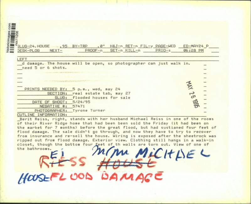 Load image into Gallery viewer, 1995 Press Photo Inside Mr. &amp; Mrs. Michael Reiss' Damaged House After Flood

