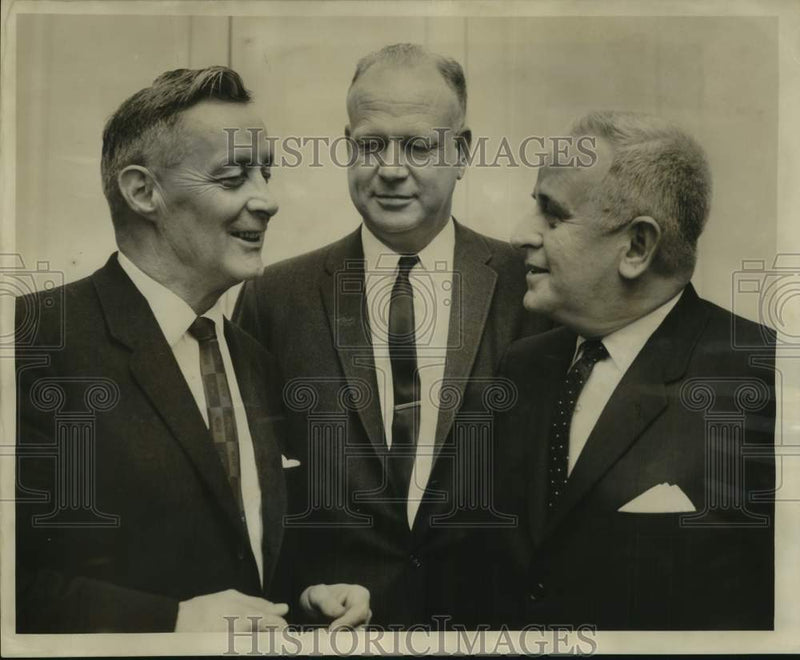 Load image into Gallery viewer, 1963 Press Photo West Bank Chamber of Commerce members at meeting in Louisiana
