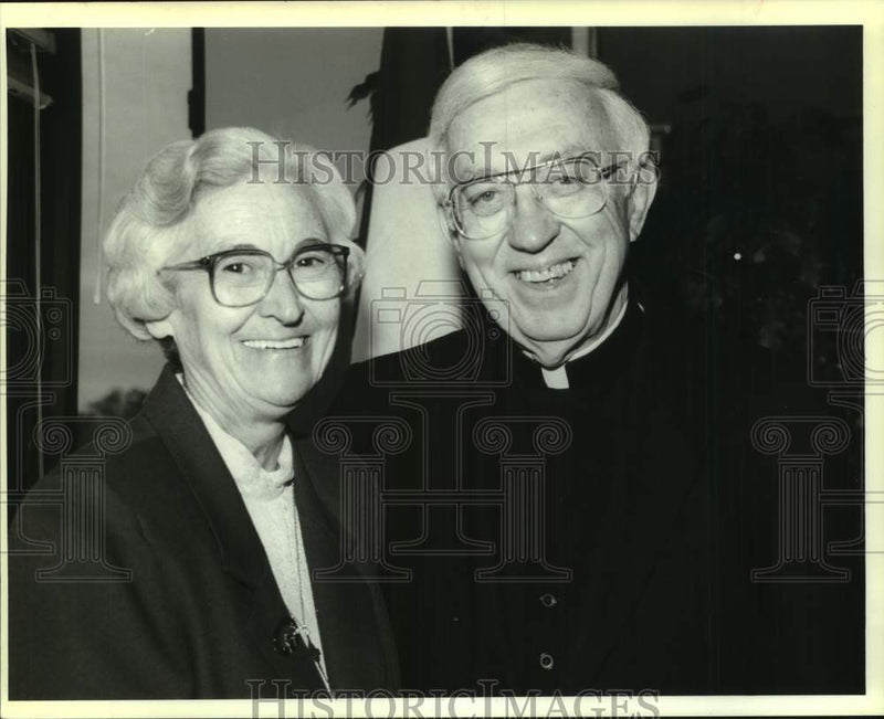 Load image into Gallery viewer, 1993 Press Photo Sister Bernadette McNamara, Father John Reynolds, new Orleans
