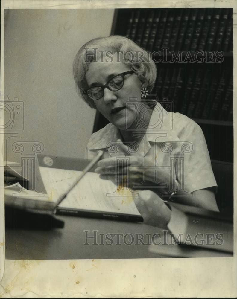 1973 Press Photo Loyola University - Janet Riley, Law School Professor