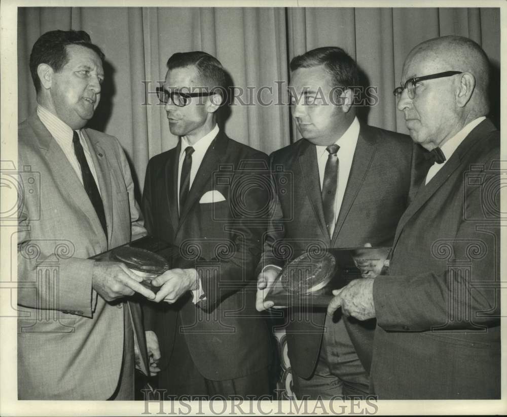 1969 Press Photo Associated Press Awards - George Healy Jr. and Gentlemen