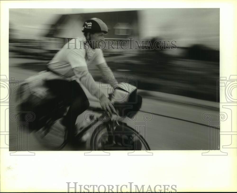 1994 Press Photo Michael Ridgeway, Cyclist Riding for AIDS Awareness ...