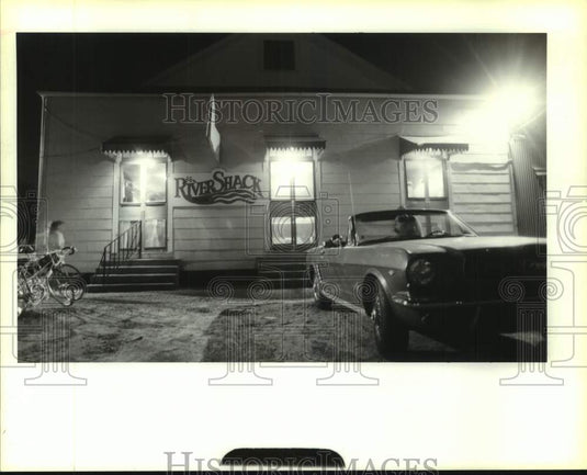 1990 Press Photo The River Shack on River Road, Louisiana at night. - noc11463