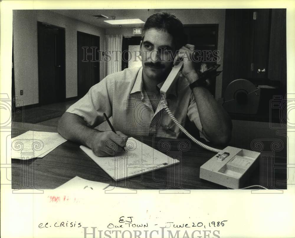 1985 Press Photo Jeff Lash Working as Counselor at River Oaks Crisis Center- Historic Images