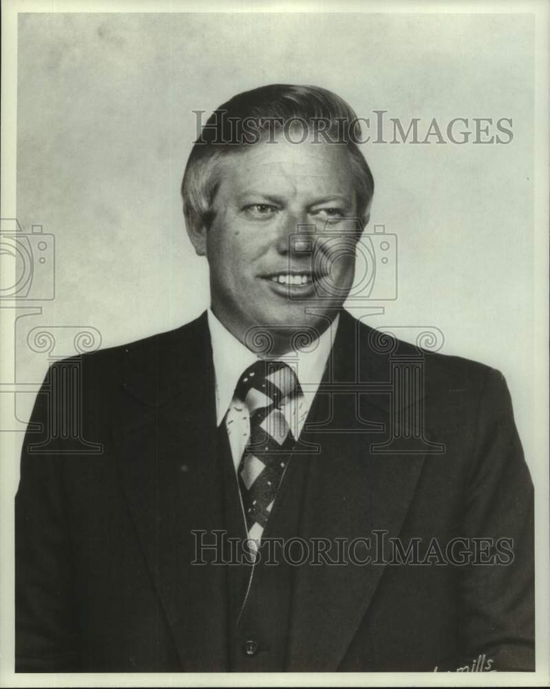 1977 Press Photo Joseph Steckler, Neon Sign Corporation of Metairie - noc11612- Historic Images