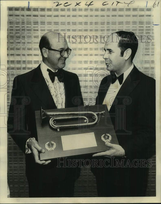 1973 Press Photo Edward J. Steimel Receives 1973 Hornblower Award - Historic Images
