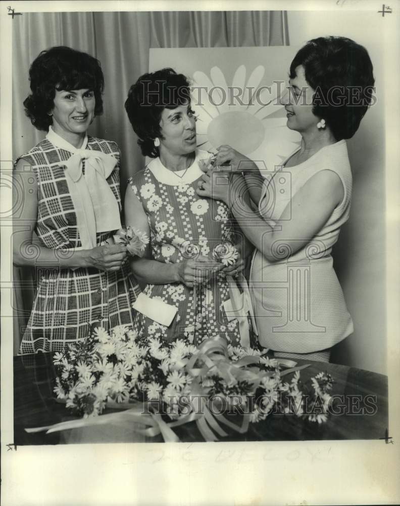 1973 Press Photo Presidents&#39; Tea Mrs. Jack Eumont and Planners- Historic Images