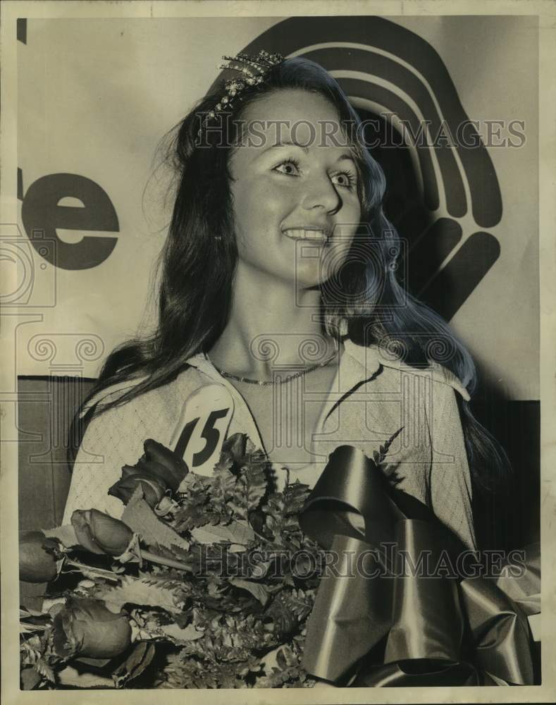 1974 Press Photo Mrs. Julie B. Presley Crowned &quot;Miss Fair Chere&quot;- Historic Images