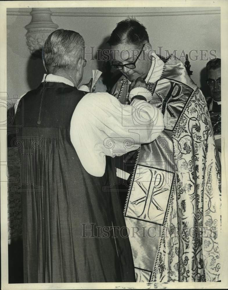 1969 Press Photo Bishop Iveson Noland, Bishop Jones, Diocese of Louisiana