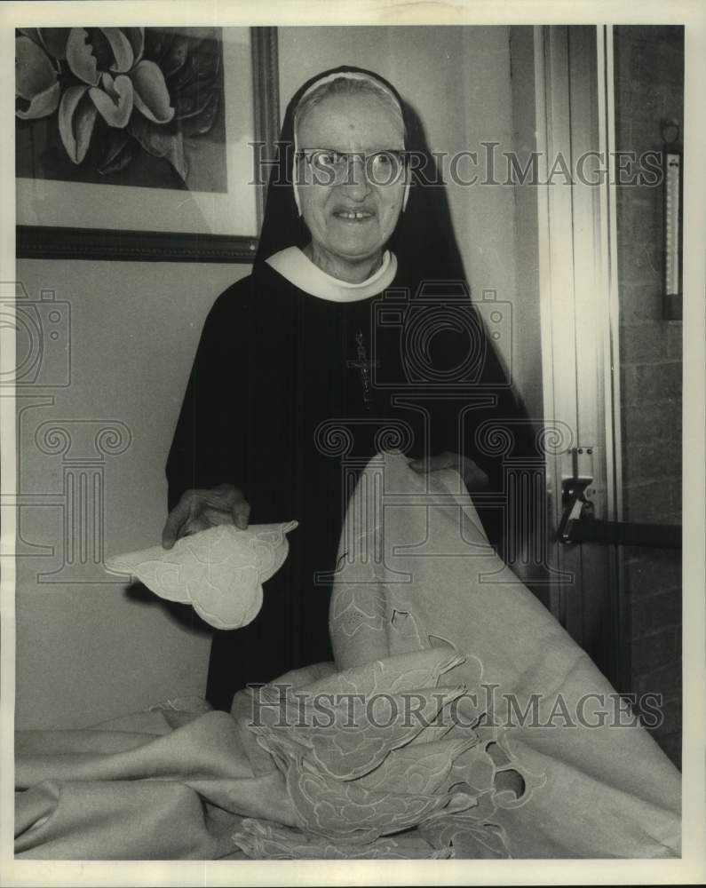 1969 Press Photo Sister Stanislaus&#39; Embroidery, Sisters of St. Joseph Convent- Historic Images