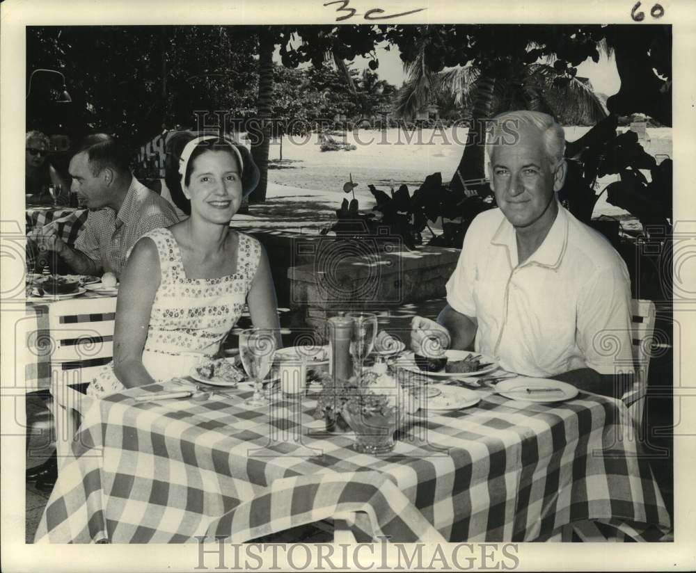 1960 Press Photo Ulisse Nolan and Wife in Montego Bay, Jamaica - noc12108